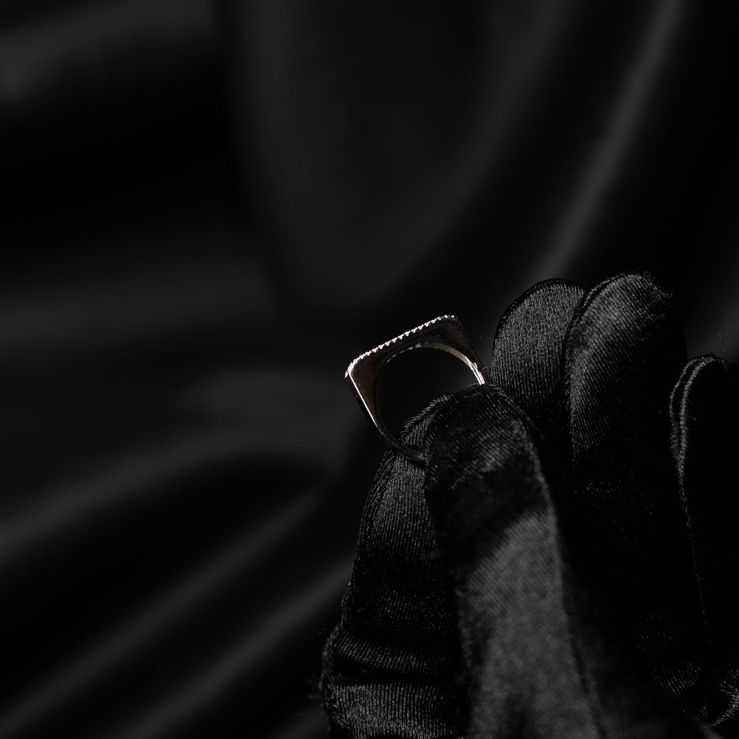 the rail diamond ring