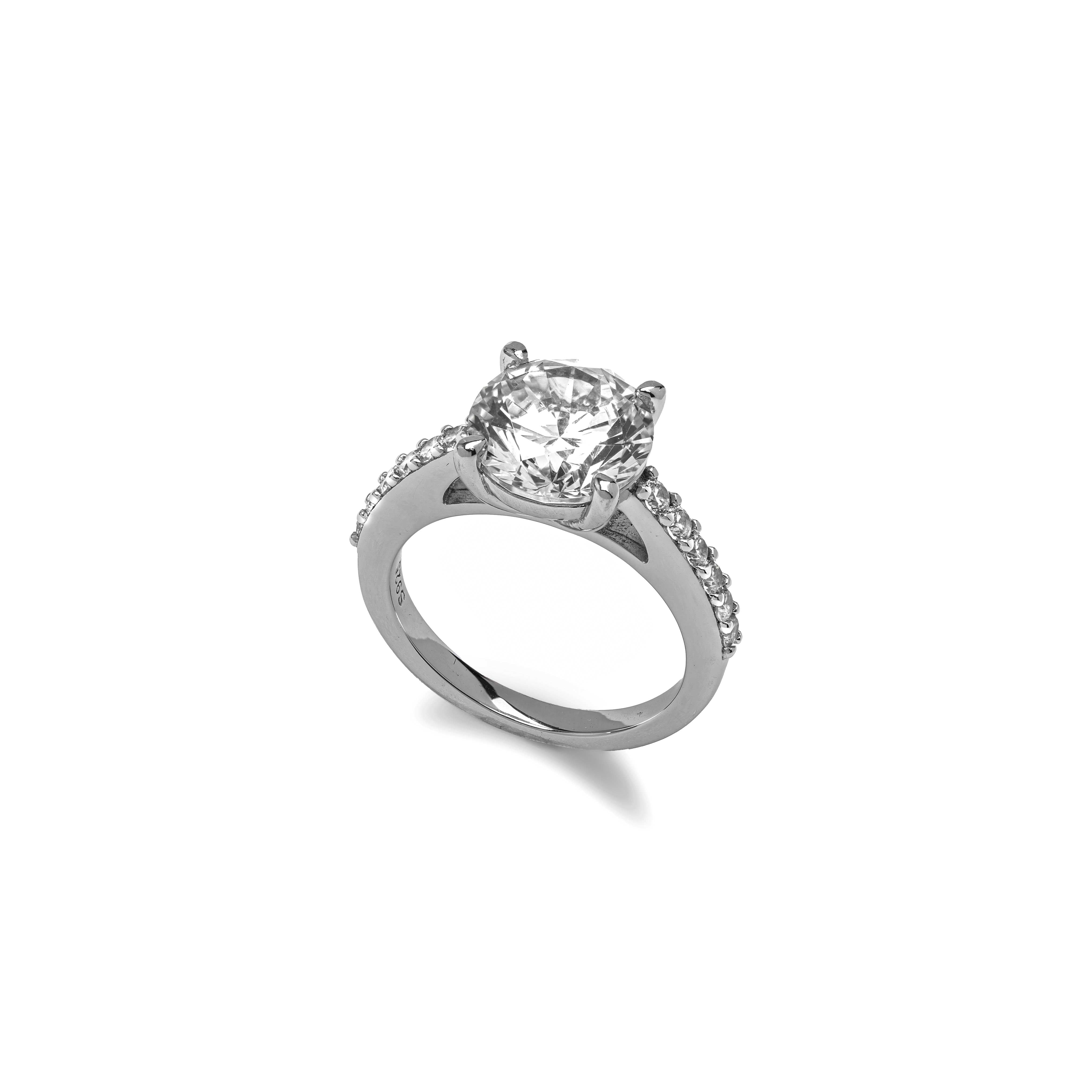 Mero's fave diamond ring