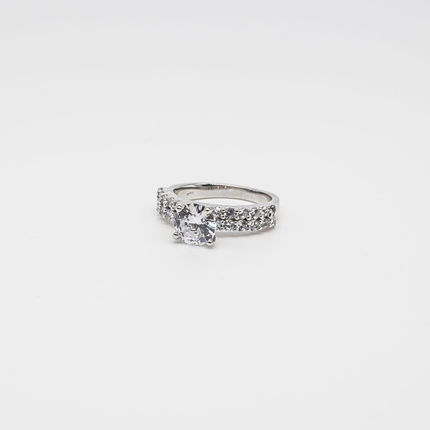 the sparkling diamond ring